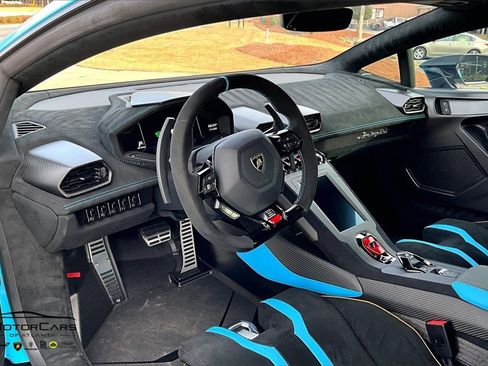 Used 2022 Lamborghini Huracan STO image 13