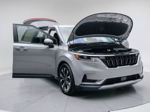 Used 2022 Kia Carnival EX FWD image 15