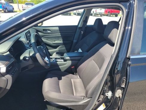 Used 2024 Nissan Altima 2.5 SV FWD image 15