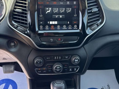 Used 2019 Jeep Cherokee Limited AWD/4WD image 13