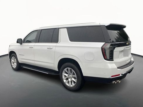 Used 2025 Chevrolet Suburban Premier image 5