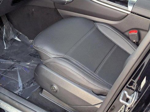 New 2025 Mercedes-Benz GLC 350e 4MATIC image 4