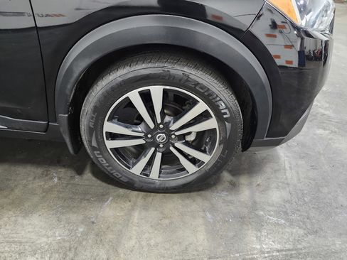 Used 2019 Nissan Kicks SR w/ SR Premium Package image 10