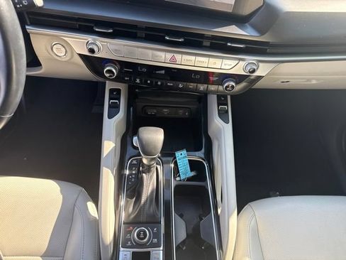 Certified 2023 Kia Telluride S w/ S Sunroof Package AWD/4WD image 22