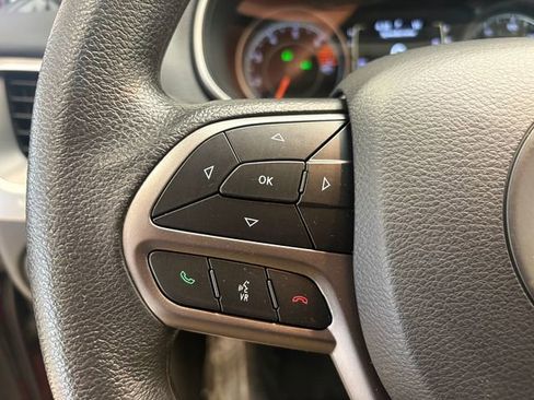 Used 2019 Jeep Cherokee Latitude w/ Popular Appearance Group FWD image 14
