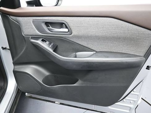 Used 2023 Nissan Rogue SV FWD image 31