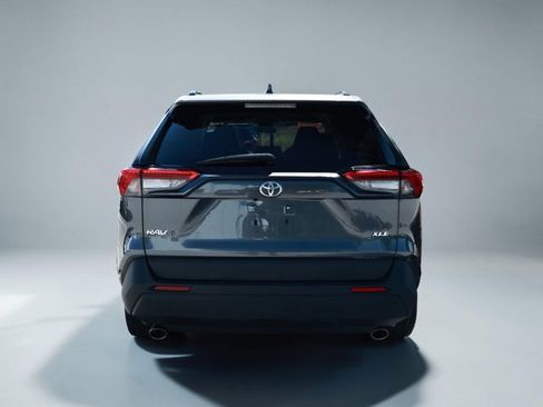 Used 2022 Toyota RAV4 XLE FWD image 2