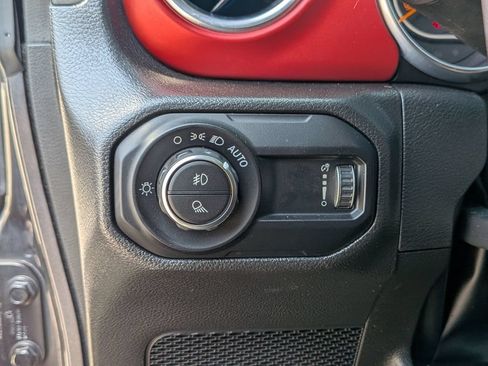 Used 2023 Jeep Gladiator Rubicon w/ LED Lighting Group AWD/4WD image 19