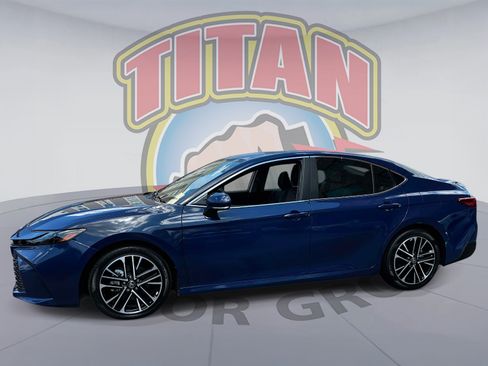 Used 2025 Toyota Camry XLE FWD image 3