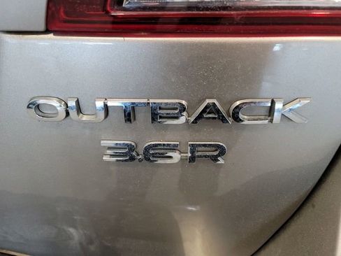 Used 2018 Subaru Outback 3.6R Limited image 17