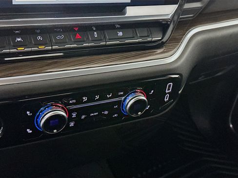 Used 2024 GMC Sierra 1500 Elevation image 24