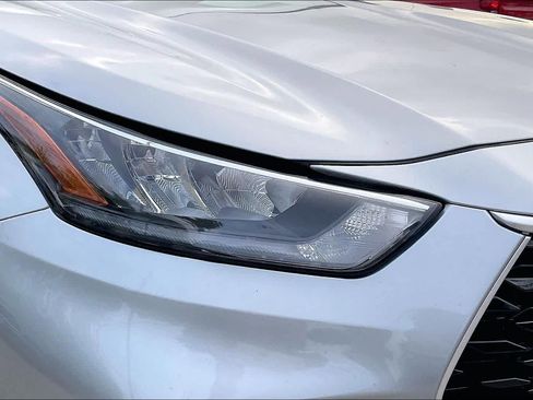 Used 2020 Toyota Highlander LE image 27