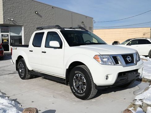 Used 2019 Nissan Frontier PRO-4X image 3