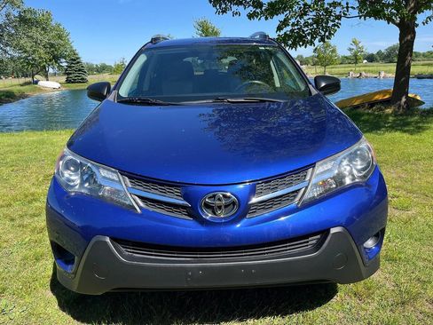 Used 2014 Toyota RAV4 LE AWD/4WD image 2