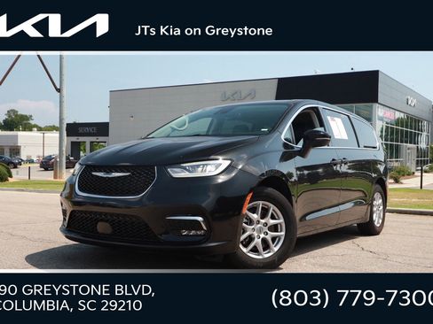 Used 2024 Chrysler Pacifica Touring-L FWD image 1