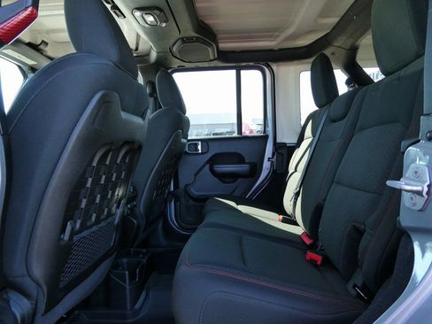 Used 2018 Jeep Wrangler Unlimited Rubicon image 18