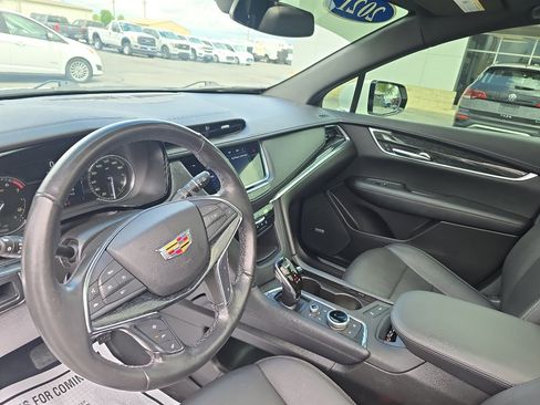 Used 2021 Cadillac XT5 Premium Luxury FWD image 17