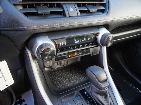 Certified 2025 Toyota RAV4 LE image 24