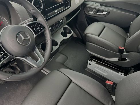Used 2024 Mercedes-Benz Sprinter 2500 image 9