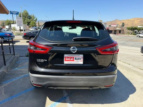 Used 2021 Nissan Rogue Sport S FWD image 4