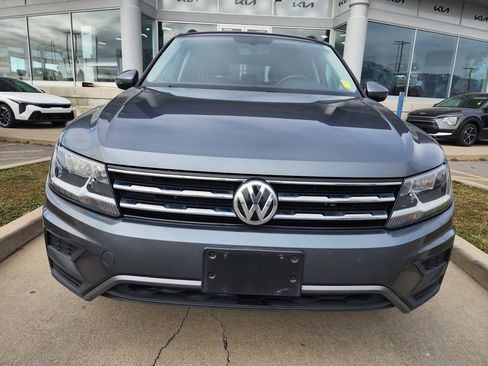 Used 2018 Volkswagen Tiguan SE image 2