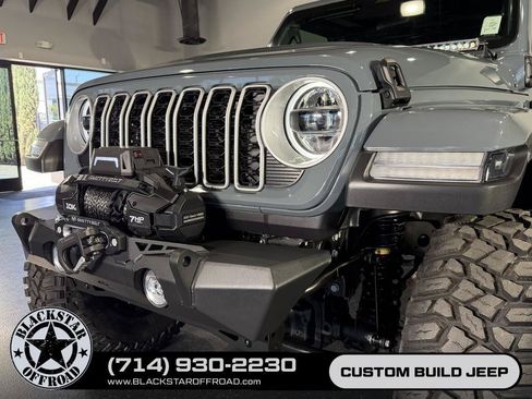 Used 2025 Jeep Wrangler Unlimited Sahara w/ Safety Group AWD/4WD image 6
