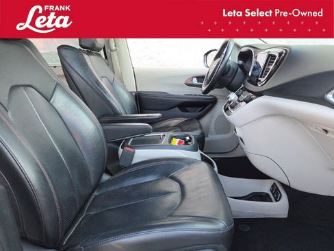 Used 2017 Chrysler Pacifica Touring-L Plus image 27