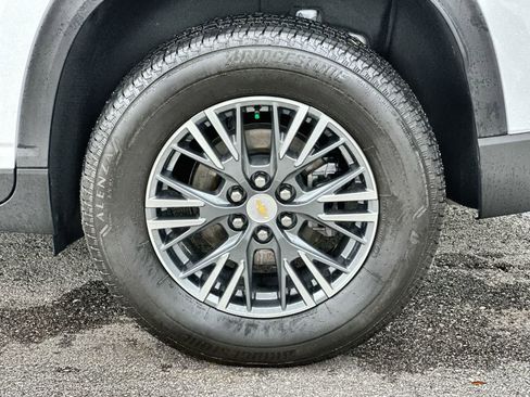 Used 2024 Chevrolet Traverse LT image 14