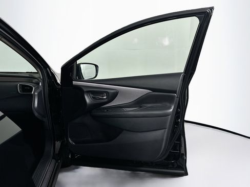 Used 2023 Nissan Murano SV image 31