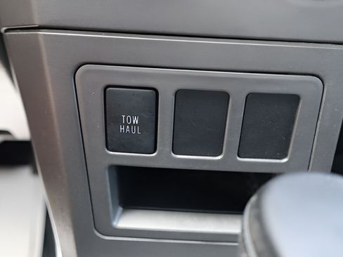 Used 2012 Toyota Tundra 4x4 CrewMax w/ Tow Pkg image 17
