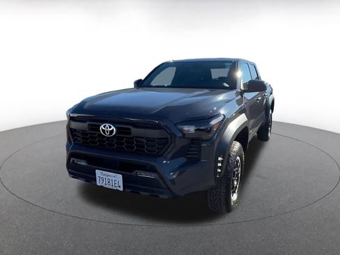 Used 2025 Toyota Tacoma TRD Off-Road image 4