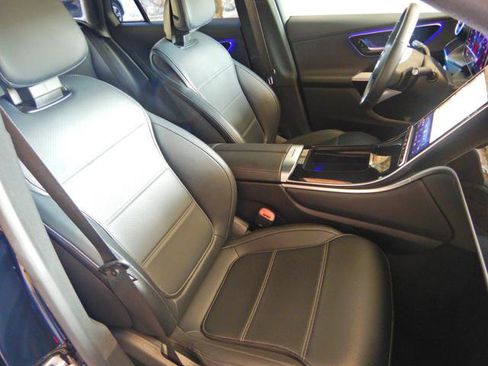 Used 2024 Mercedes-Benz GLC 300 4MATIC image 17