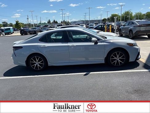 Used 2024 Toyota Camry SE FWD image 6