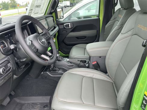 New 2025 Jeep Gladiator Mojave w/ Convenience Group image 24