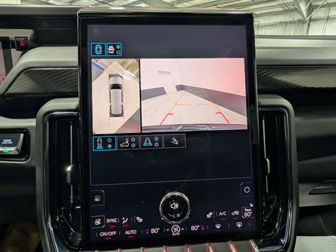 Used 2025 GMC Yukon XL AT4 w/ AT4 Premium Package image 46