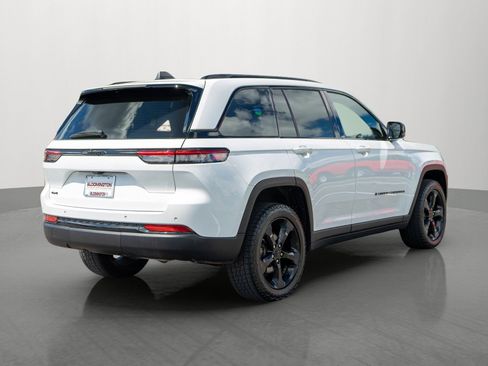Used 2023 Jeep Grand Cherokee Altitude AWD/4WD image 7
