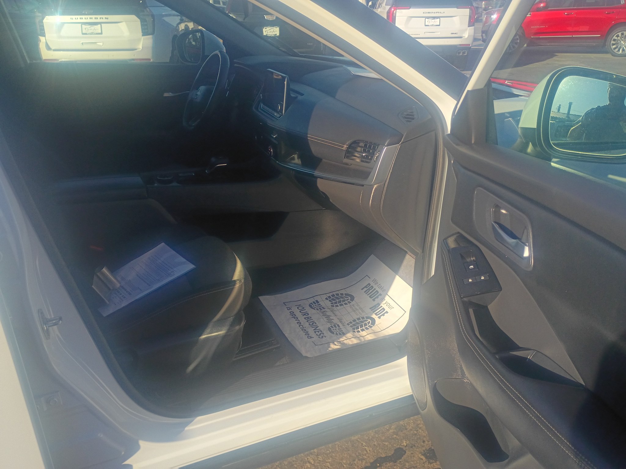 Used 2025 Nissan Rogue SV AWD/4WD image 12