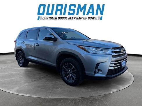 Used 2019 Toyota Highlander XLE image 1