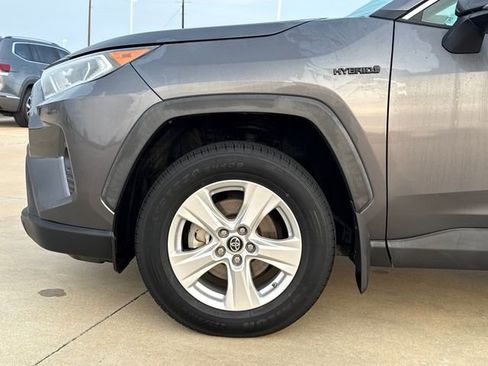 Used 2019 Toyota RAV4 XLE w/ Convenience Package image 5
