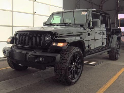 Used 2024 Jeep Gladiator Sport AWD/4WD image 4