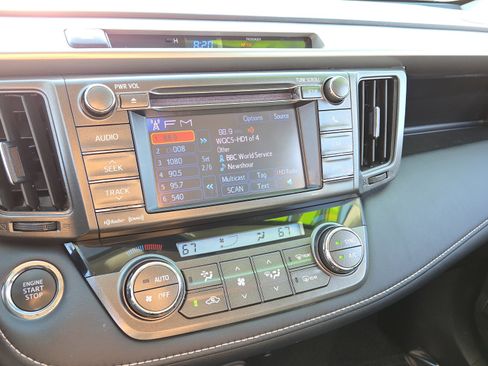 Used 2013 Toyota RAV4 Limited image 24