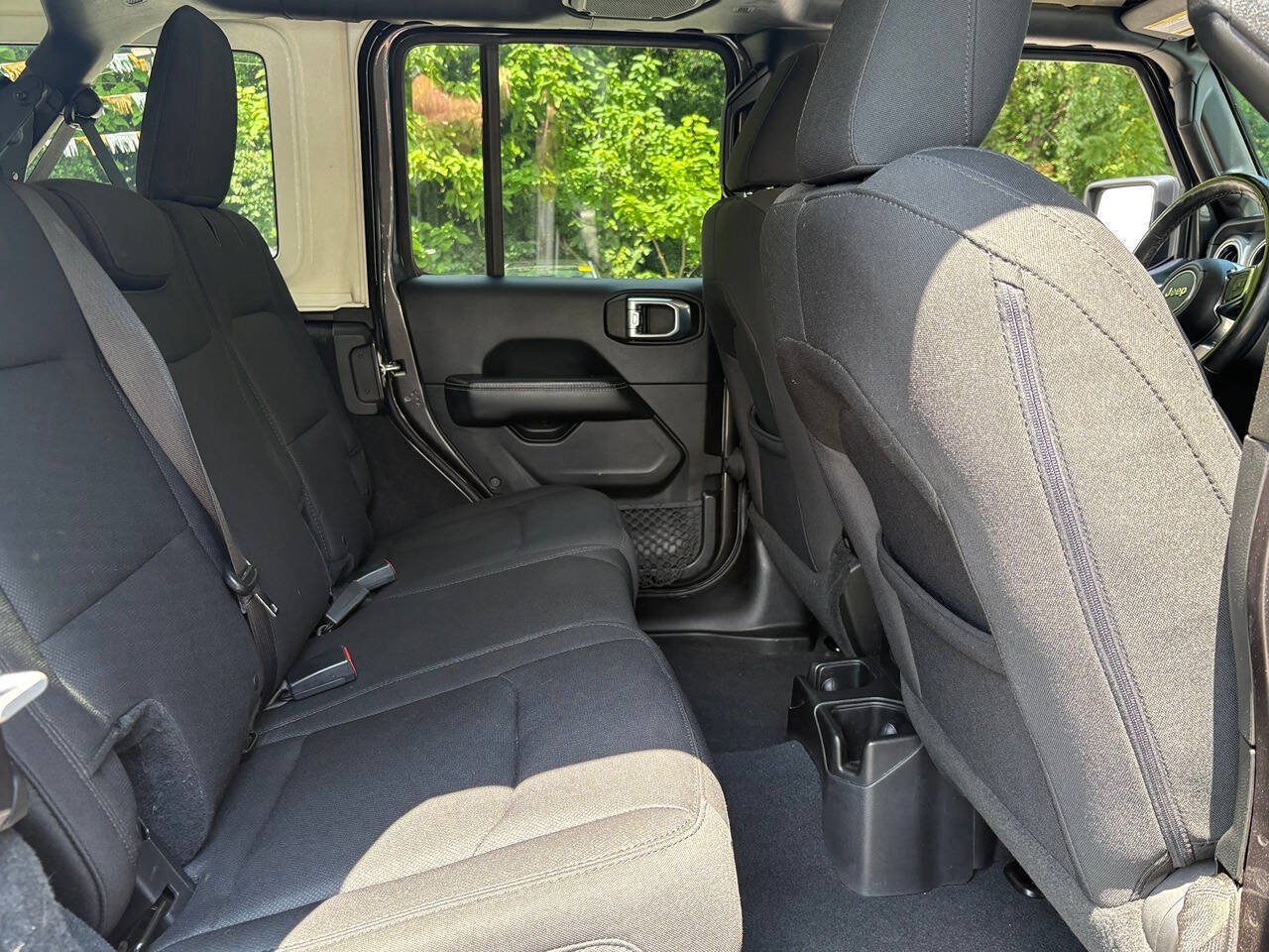 Used 2018 Jeep Wrangler Unlimited Sahara AWD/4WD image 22