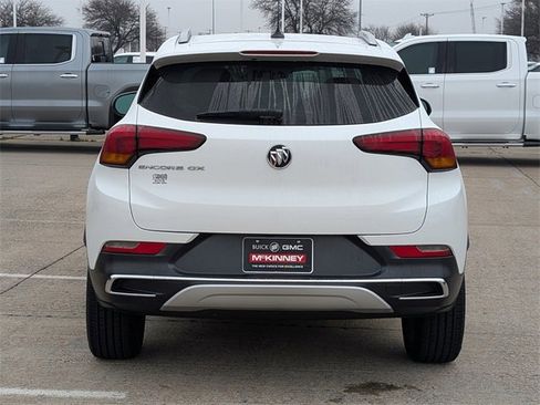 Certified 2022 Buick Encore GX Essence image 5