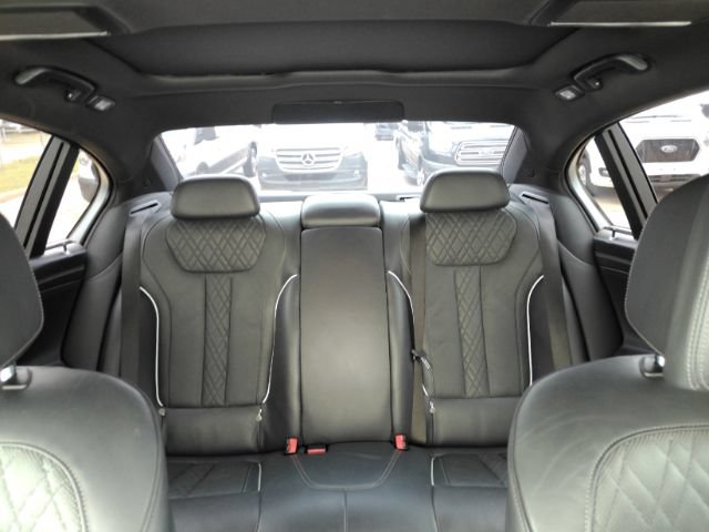 Used 2019 BMW 750i w/ Executive Package RWD image 42