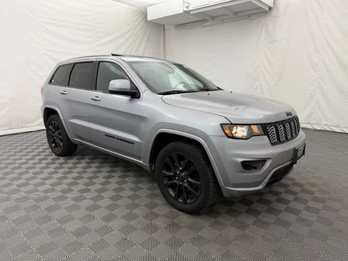 Used 2018 Jeep Grand Cherokee Altitude AWD/4WD image 4