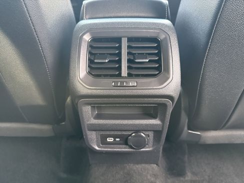 Used 2022 Volkswagen Tiguan SE image 24