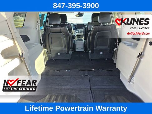 Used 2024 Chrysler Pacifica Touring-L image 35