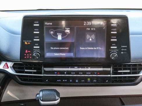 Certified 2024 Toyota Sienna XLE FWD image 14