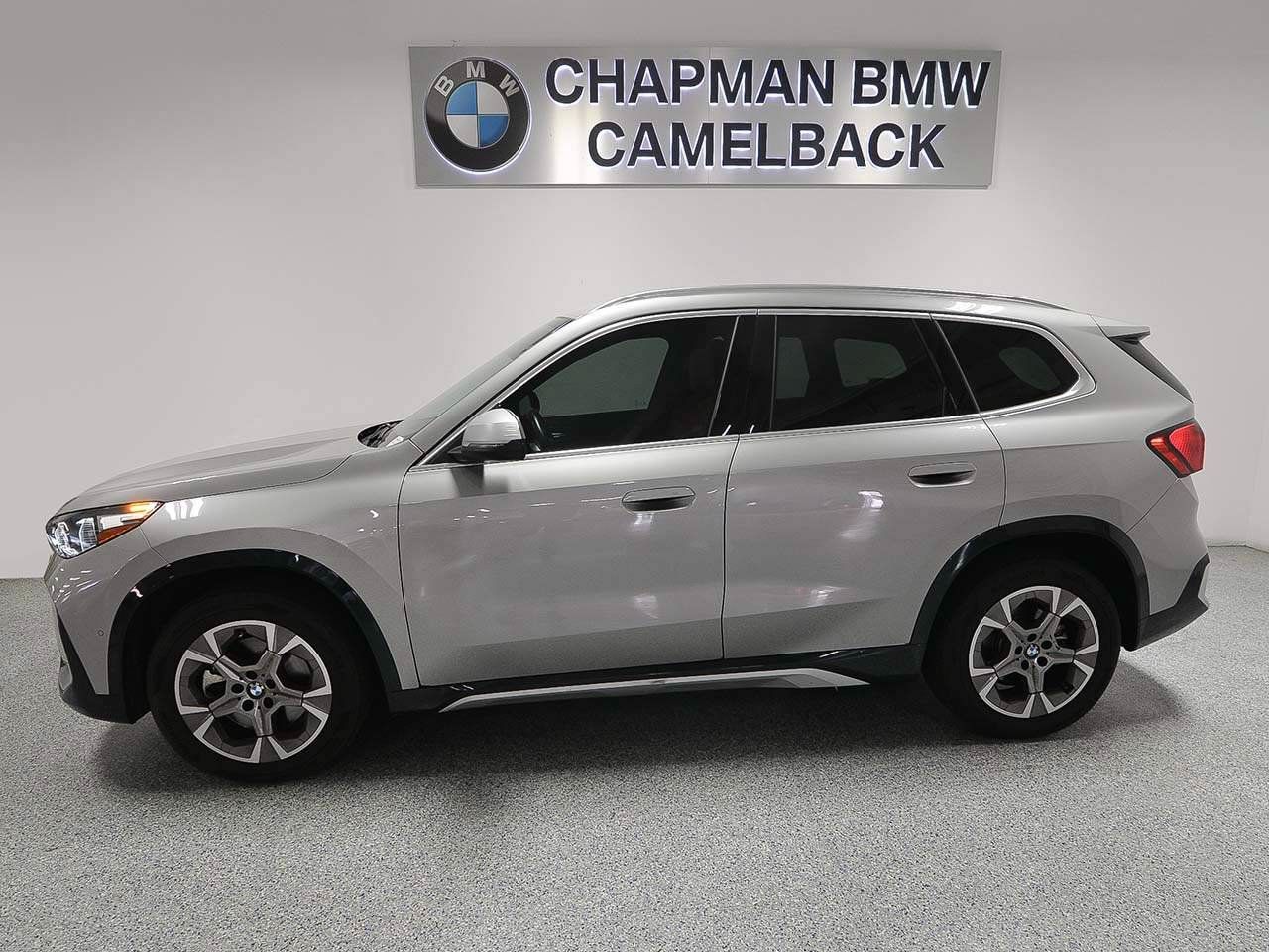 Used 2023 BMW X1 xDrive28i w/ Convenience Package AWD/4WD image 3