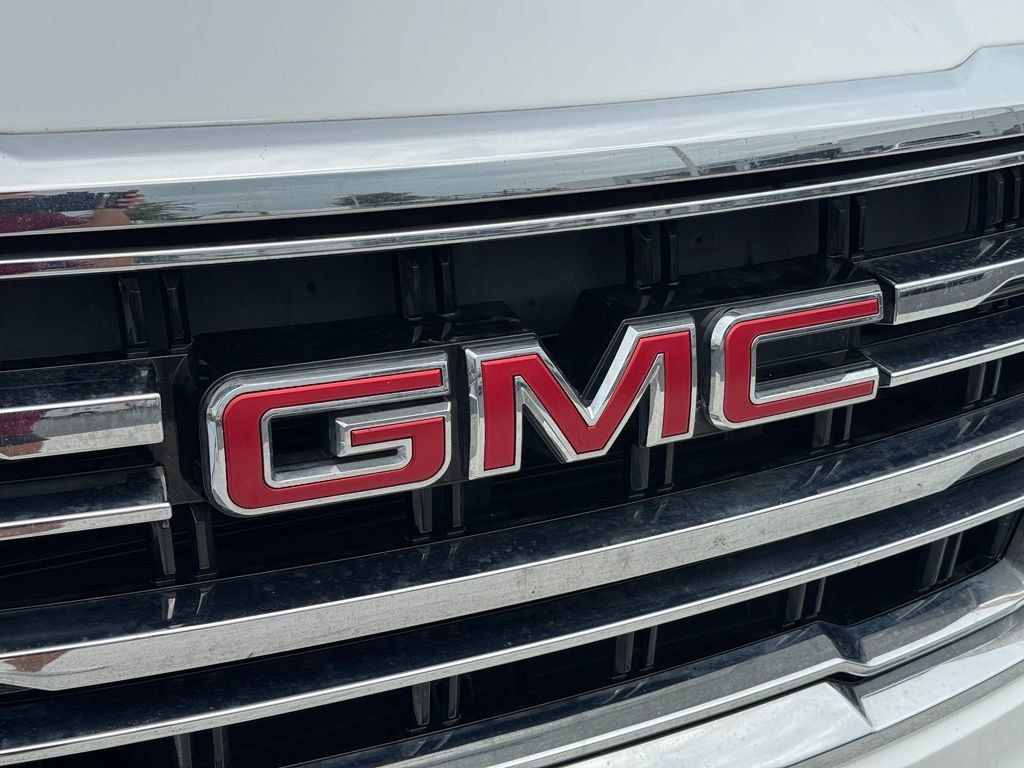 Used 2024 GMC Yukon XL SLT AWD/4WD image 7